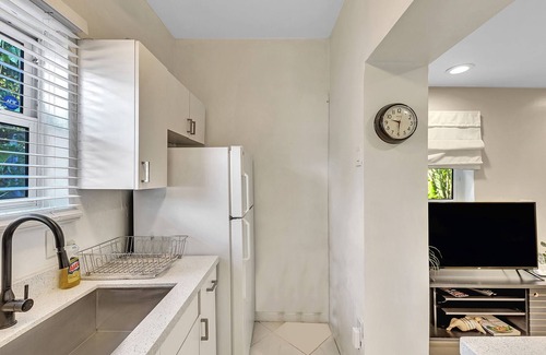 Parkside Condo | YELLOW SUNSHINE DREAM