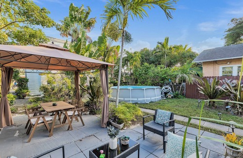 Parkside Condo | YELLOW SUNSHINE DREAM