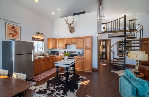 Emigrant Cabin | Yellowstone Sky Cabin