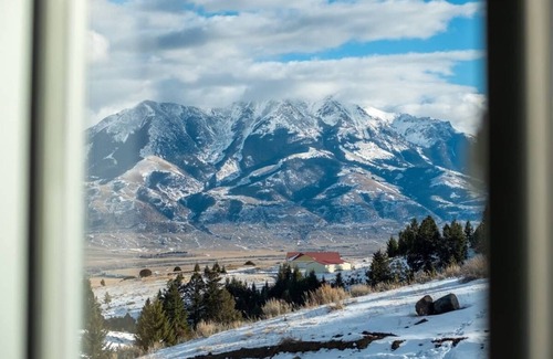 Emigrant Cabin | Yellowstone Sky Cabin