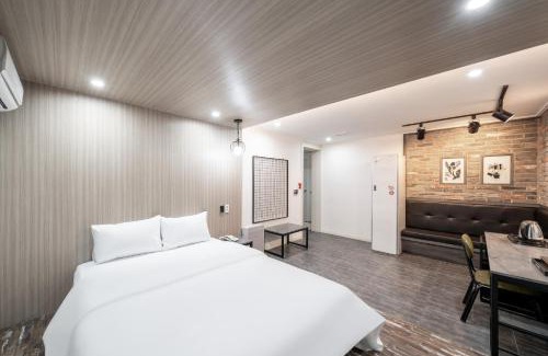 Gwangju Hotel | Yeogieottae Gwangju Baegun branch