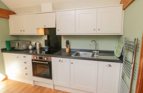 Allerston Cottage | YEOMAN'S COTTAGE, pet friendly, with a garden in Thornton-Le-Dale