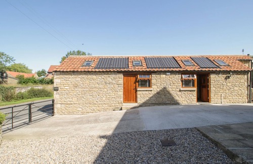 Allerston Cottage | YEOMAN'S COTTAGE, pet friendly, with a garden in Thornton-Le-Dale