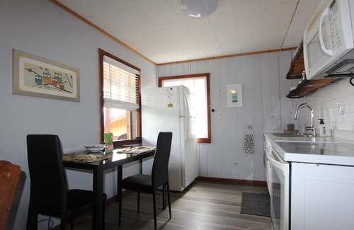 Bay View House | Yeomans By The Caves - Rustic Cottage