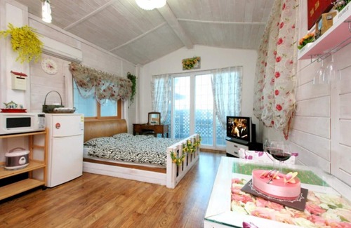 Yeongdeok House | Yeongdeok Hill Pine Pension