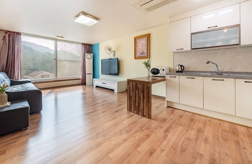 Yeongwol House | Yeongwol Nature & Pet Retreat