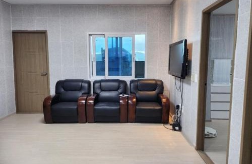 Naegi House | Yeosu Art Village 705 Pension