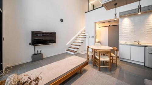 Dolsan-eup House | Yeosu Cave Pool Villa