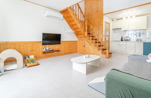 Dolsan-eup House | Yeosu Dangdangi Dog Family Pension Gold