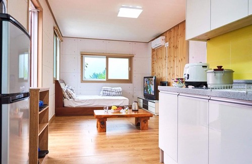 Dolsan-eup House | Yeosu Dolsan Healing Pension