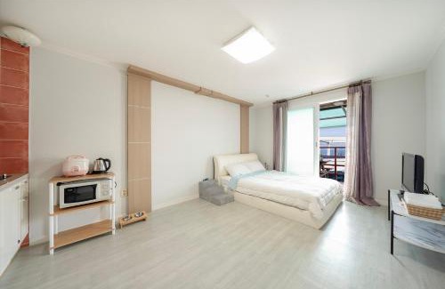 Dolsan-eup House | Yeosu Dream Green Pet-friendly Pension