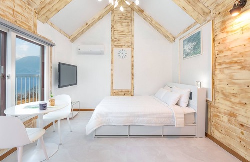 Dolsan-eup House | Yeosu Dulggot Pension