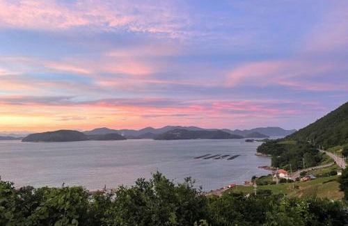 Hamgumi House | Yeosu Geumo Island Village Pension Former Dongbaekgol