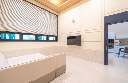 Dolsan-eup House | Yeosu Kinolkids Poolvilla