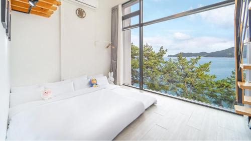 Musilmok House | Yeosu Sea&Blue Family Pension