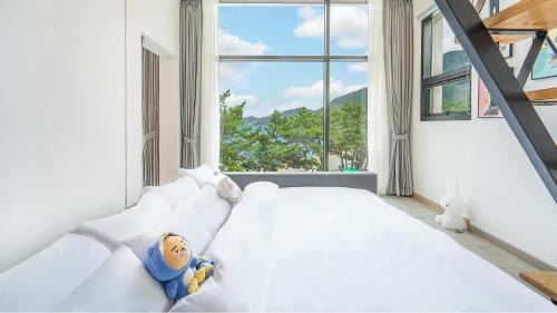 Musilmok House | Yeosu Sea&Blue Family Pension