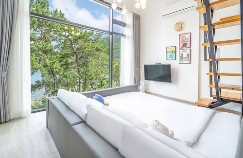 Musilmok House | Yeosu Sea&blue Family Pension