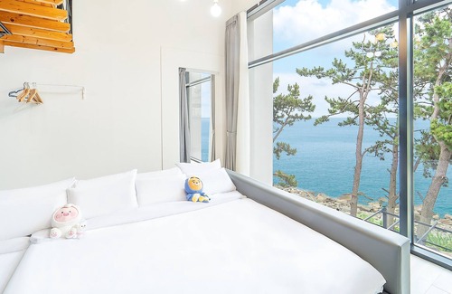Musilmok House | Yeosu Sea&blue Family Pension