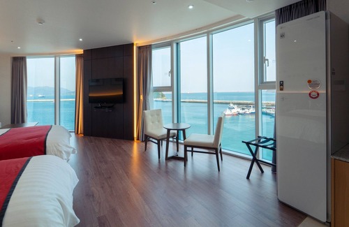 Chongp'o Hotel | Yeosu Venezia Hotel & Suite