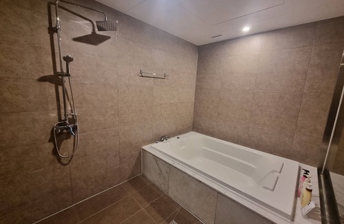 Chinju Hotel | Yeow-B