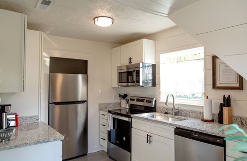 Knoxville Apartment | Yes Way Rosé - 1BR 1BA in South Knoxville