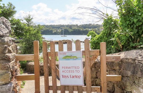 Bangor Cottage | Ynys Faelog Cottage
