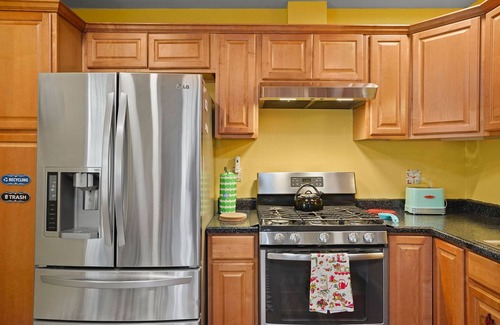 Davis House | Yolo Bungalow - Cozy Craftsman in Downtown Davis