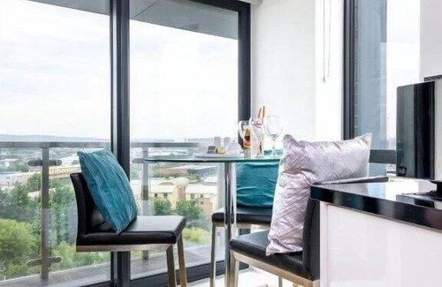 Leeds Apartment | Yorksha Luxury Apartments | Leeds City | Balcony