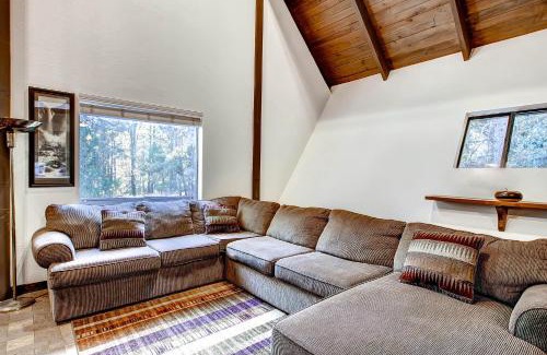 North Wawona House | Yosemite's Creekside Birdhouse