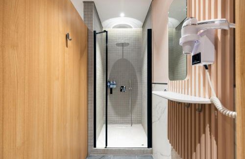 Arnavutkoy Hotel | YOTELAIR Istanbul Airport, Duty free - International Transit area