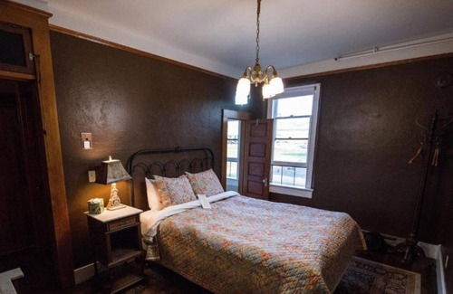 Dufur House | You Found It! 3 Convenient Units, FREE Parking, Near The Dalles Art Center
