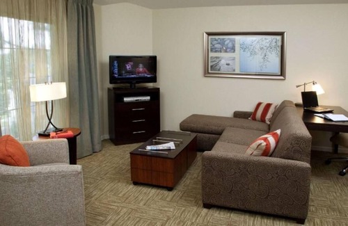 Sunnyvale Resort | You Found it! FOUR Comfortable 1BR Suites, Outdoor Swimming Pool, Pets Allowed!