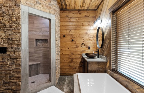 Broken Bow Cabin | You Had Me At Merlot - Hot Tub, Pool Table, Modern Rustic Cabin, Sleeps 10