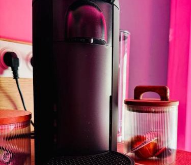 Verdun Apartment | You in colors - Sky of love & private Jacuzzi