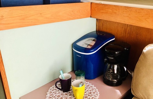 Frankfort Boat Rental | 🐠You won’t forget vacation on this 2 bdrm boat less than a mile from Frankfort