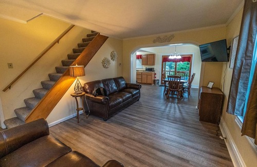 Ohiopyle House | Yough Guest House | 3BR,2BA,Hot Tub, Downtown Ohiopyle!