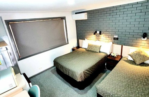 Young Hotel | Young Goldrush Motel