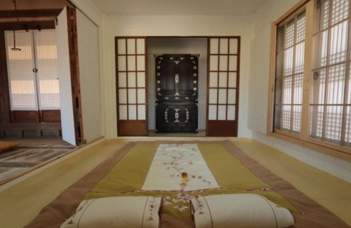 Yeongcheon House | Youngcheon Gwiaegotaek Hanok Pension