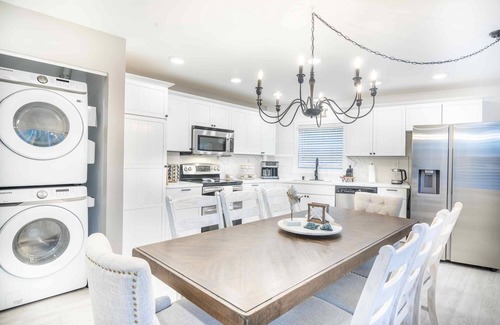 Williamstown House | Your adventure at the Lake. 9 Mi from the Ark Encounter, breathtaking view.