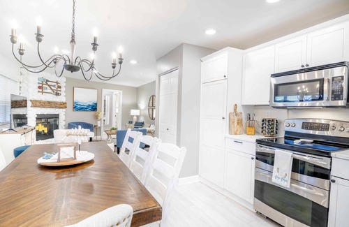 Williamstown House | Your adventure at the Lake. 9 Mi from the Ark Encounter, breathtaking view.