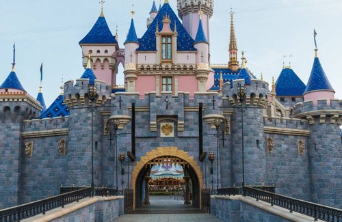 Anaheim Resort Resort | Your Authentic Adventure Awaits! 4 Modern Units, Onsite Dining, Outdoor Pool!