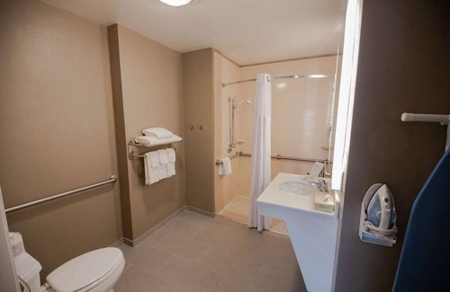 Highlands - Perkins Hotel | Your Baton Rouge Suite Oasis! With Private Full Kitchen! Pets Allowed!