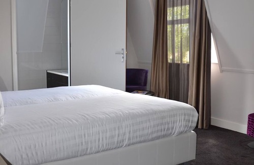 Ouddorp Hotel | Your Comfortable Coastal Home Steps from Surf, Sand, and Nature! Free Breakfast