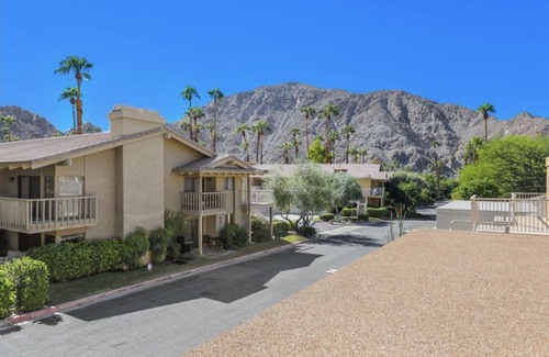 Indian Wells Condo | 🌵 Your Desert Getaway: near Tennis, Golf & Indian Wells! Pets OK! 🌴
