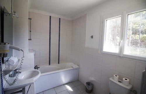 Six-Fours-les-Plages Hotel | Your Dream Getaway in Six Fours Les Plages! Pet-friendly Property!