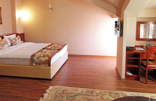 Centar Hotel | Your Gateway to Stone Bridge with Relaxing Room and Free Breakfast