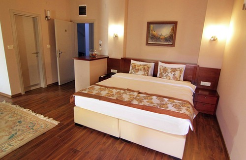 Centar Hotel | Your Gateway to Stone Bridge with Relaxing Room and Free Breakfast