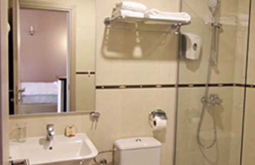 Centar Hotel | Your Gateway to Stone Bridge with Relaxing Room and Free Breakfast