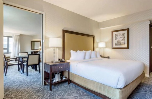 Dupont Circle Hotel | Your Gateway to the Capital! Pets Allowed, Outdoor Swimming Pool!