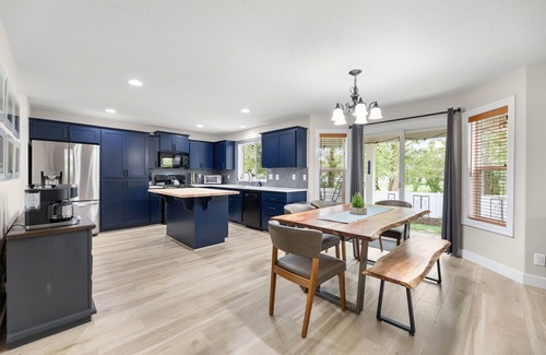 Battle Ground House | Your home away from home.recently renovated, sleeps 9-10!